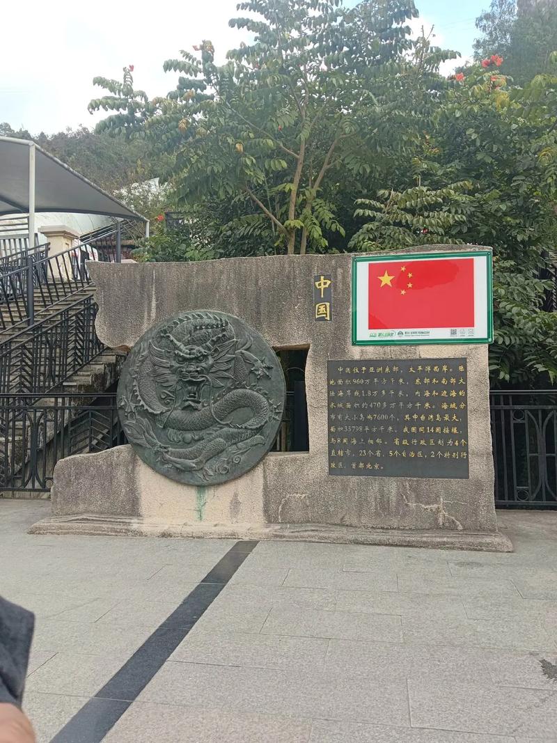 2025新澳正版资料今晚和双胞胎考场外跪爷爷与双胞胎兄弟跪求母亲回家
